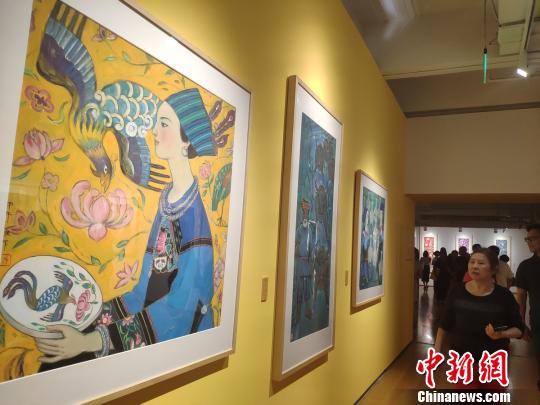 市民观看展览?！√菩∏?摄