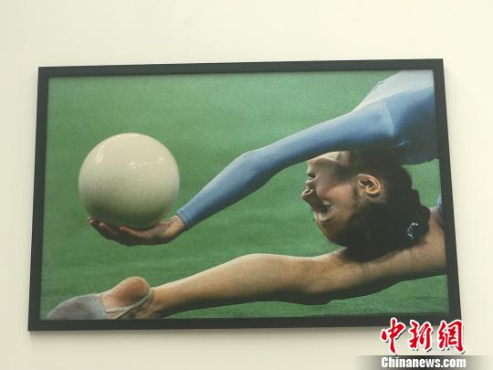 拍摄于1985年、名为《人体的神秘几何》的照片?！「哂昵?摄