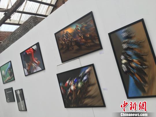 弗拉基米尔·维亚特金的作品。　高雨晴 摄