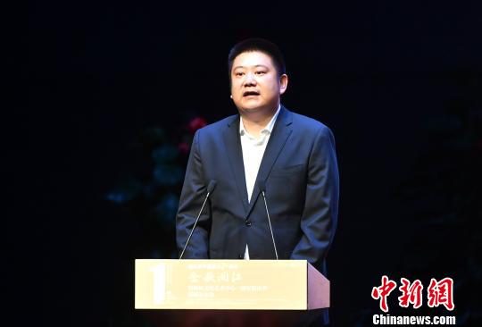 发布会上，福州保利剧院管理有限公司总经理刘争预告了“金秋闽江”暨海峡文化艺术中心一周年演出季即将推出的28场演出?！÷烂?摄