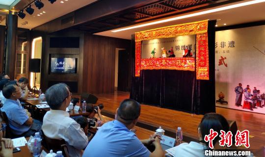 布袋木偶戏《大名府》表演?！⊙罘?摄