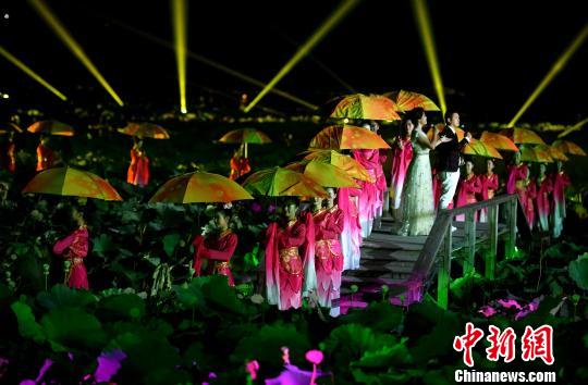 图为节目展演?！÷烂?摄