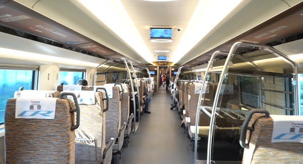 4.座椅由原来的“3+2”变成了“2+2”