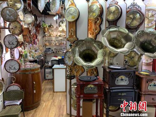 一走进义乌市场，就像被吞没在“小商品海洋” 奚金燕 摄