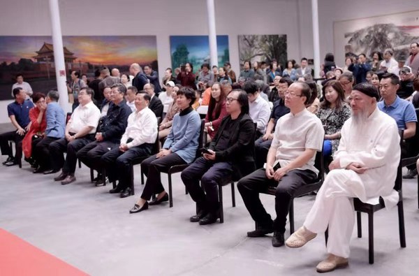 相关领导和嘉宾出席开幕现场