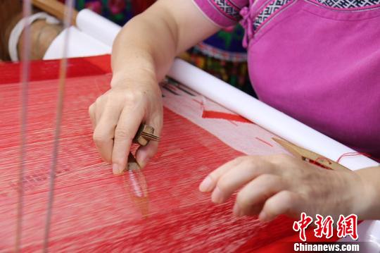 棉纱经线1312根，寓意“一生要爱祖国” 遂昌提供 摄