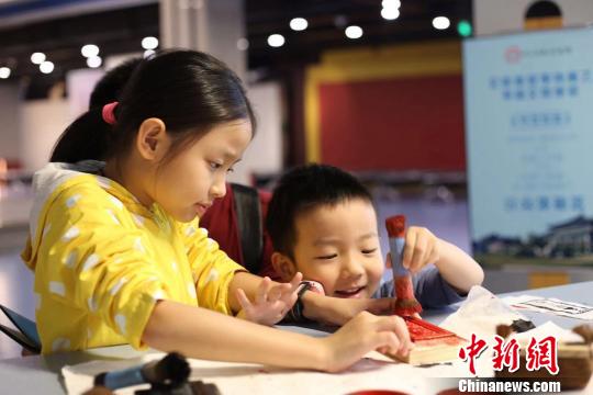 陕西历史博物馆举办体验活动?！∩挛魇∥奈锞?摄