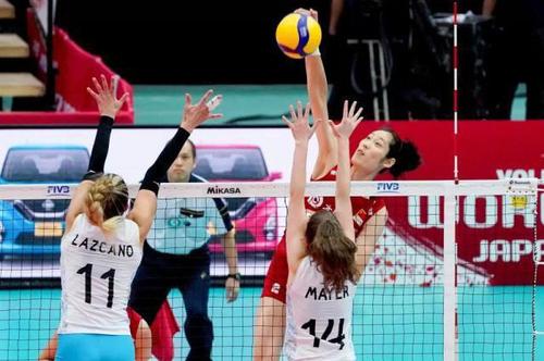 2019年女排世界杯，中国女排连克强手，取得十一连胜的骄人成绩，成功卫冕世界杯冠军。