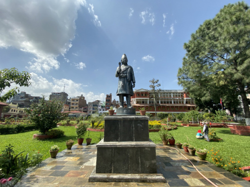 阿尼哥雕像坐落在他的故乡帕坦市。设计者参考了北京妙应寺内的阿尼哥青铜雕像。新华社记者张文摄