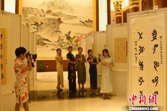 女书书法展示。　江永县供图 摄