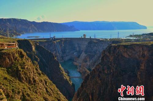图为龙羊峡大坝。（资料图）　鲁丹阳　摄