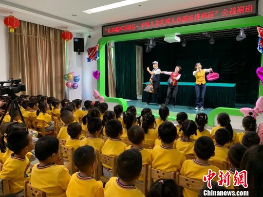 《小吉普？变变变》演出现场 主办方供图 摄