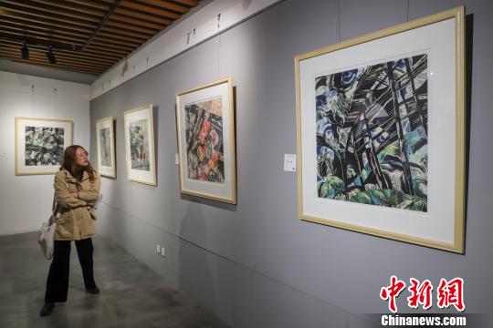 图为展览活动现场?！■暮曷?摄