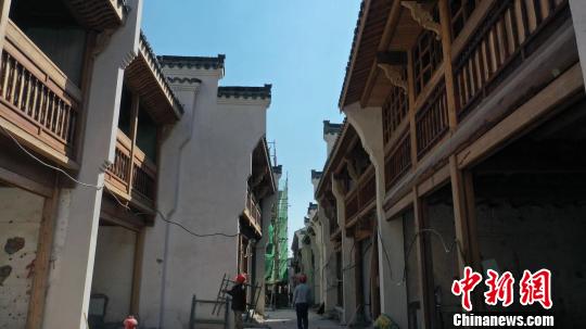 木构架拼装及屋面工程已完工。(王尚云/摄) 王尚云 摄