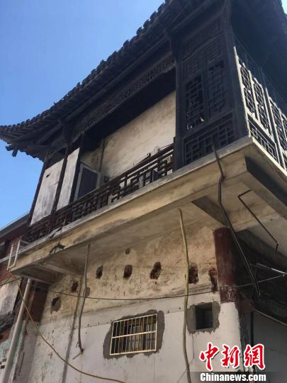 等待修缮的古建筑。(吴兰/摄) 吴兰 摄