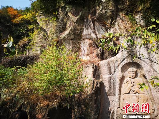 南山摩崖石刻造像?！≌澎匣?摄