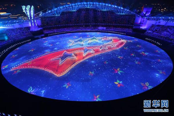 2   10月18日，第七届世界军人运动会开幕式在武汉体育中心举行。新华社记者李尕摄
