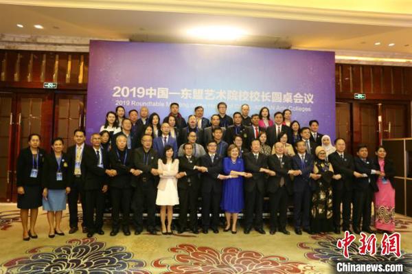 图为与会嘉宾合影留念 林浩 摄