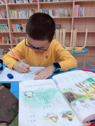 正在做作业的兜兜 受访者供图