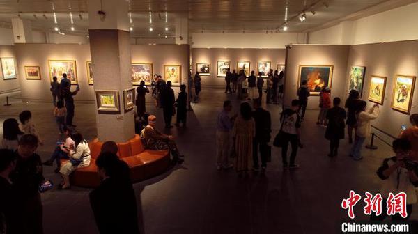 132件油画作品参展?！〕驴迫?摄