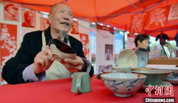 襄阳市非遗展演现场 付昌安 摄