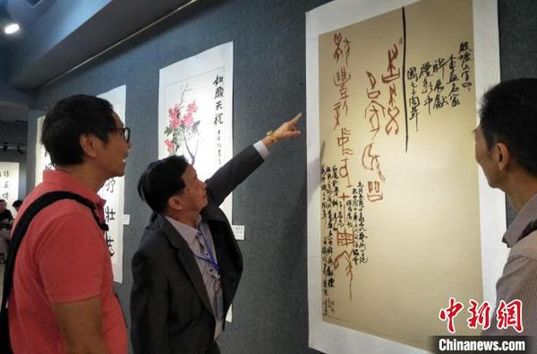 观众观展 索有为 摄