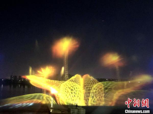 各色图案绚丽夺目?！≌怨鸹?摄