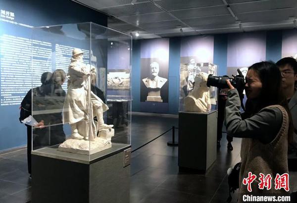 让·朴舍雕塑原作长沙展出。　邓霞 摄