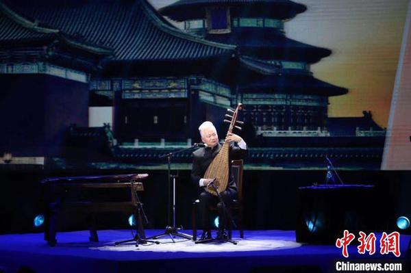 中外风情同台汇演五弦琵琶代表人拨弦楠溪江畔