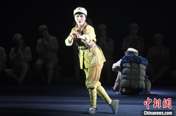 一级演员、中国文化艺术政府奖文华表演奖获得者、中国戏剧梅花奖得主周虹在剧中饰演陈大蔓?！〖钦吡蹩筛?摄