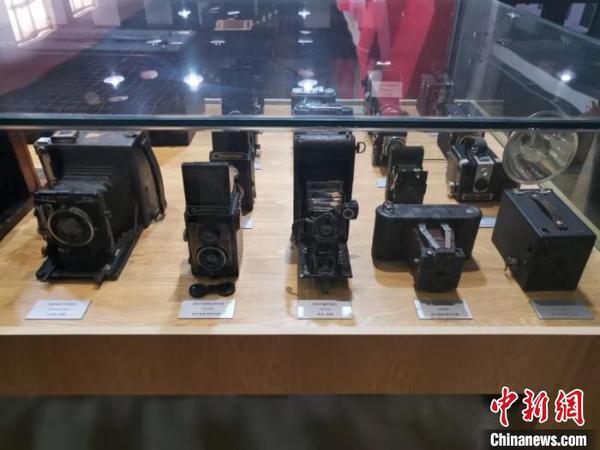 “摄影历史” 周禹龙 摄 “摄影历史” 周禹龙 摄