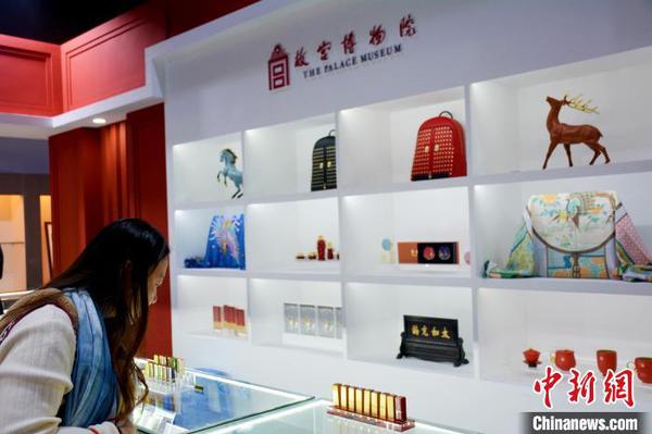 故宫博物院展出多种文成产品。　张强 摄