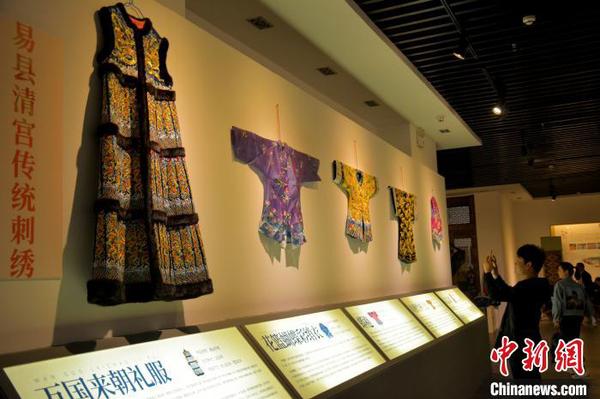 易县清宫传统刺绣?！≌徘?摄