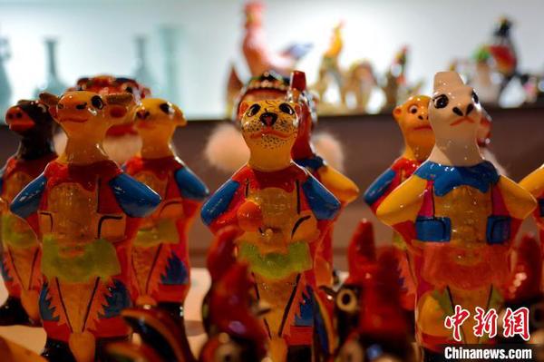 河南泥咕咕文创产品?！≌徘?摄