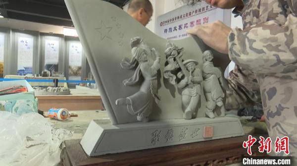 临夏回族自治州代表团尹宽的作品——“歌舞盛世”?！×鹾韬?摄