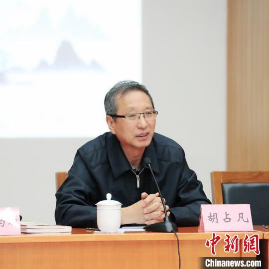 中国文联副主席胡占凡发言?！÷蘼?摄