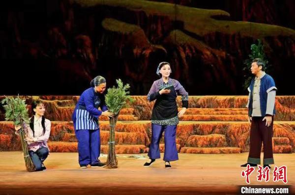 新编现代京剧《红土》剧照。福建京剧院供图