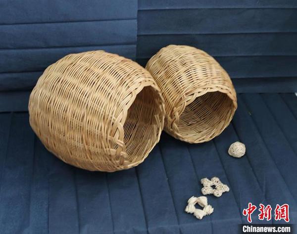 学生们的柳编作品 石洪宇 摄