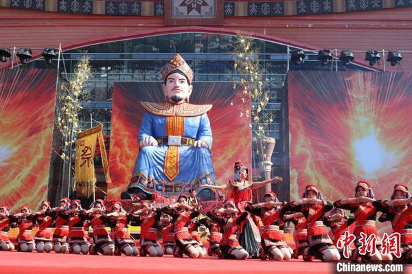 图为瑶族原生态歌舞表演。　陈秋霞 摄