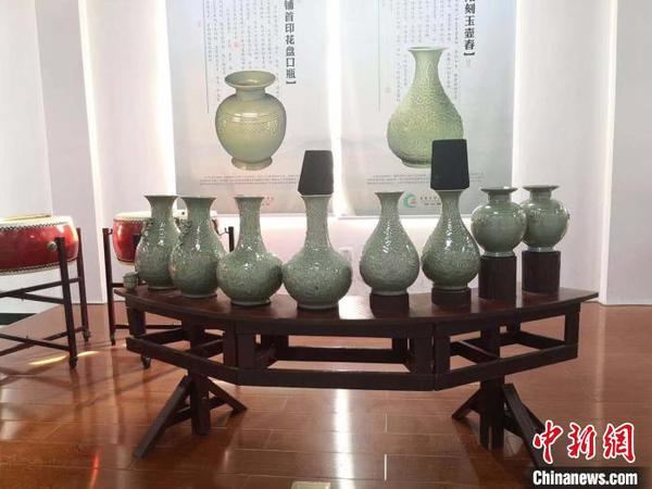 图为越窑青瓷?！×植?摄