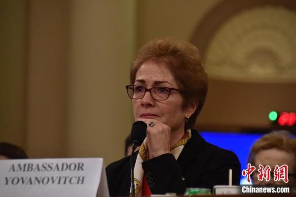 当地时间11月15日，前美国驻乌克兰大使玛丽?约万诺维奇出席国会众议院情报委员会针对美国总统特朗普的弹劾调查公开听证会。 中新社记者 沙晗汀 摄