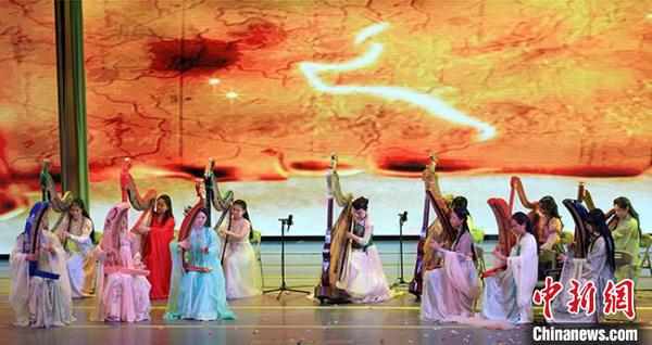 图为古箜篌演奏。　王斌银 摄