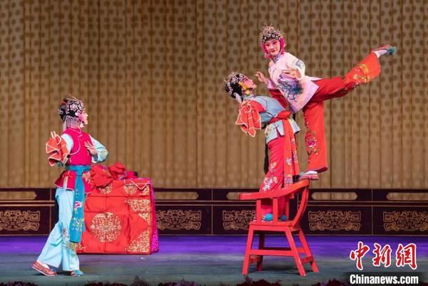 新疆曲子剧《挂画》剧照，“新疆曲子剧”被列入第一批国家级非物质文化遗产名录。主办方供图