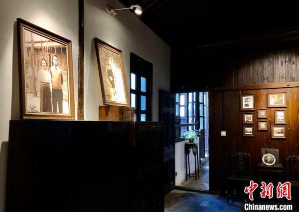 钱钟书故居中，有不少有故事的老照片?！∷锶?摄