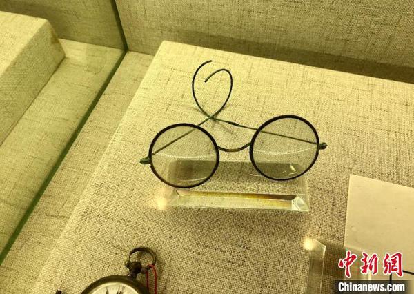 钱钟书的一些生前所用之物?！∷锶?摄