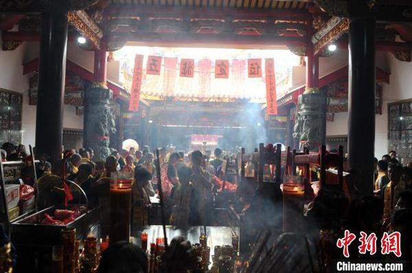 两岸信众齐聚福建南靖东坂关帝庙祭关公?！≌沤鸫?摄