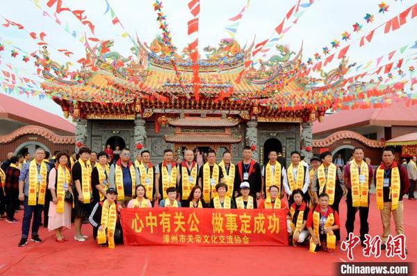 关帝信众合影。　张金川 摄