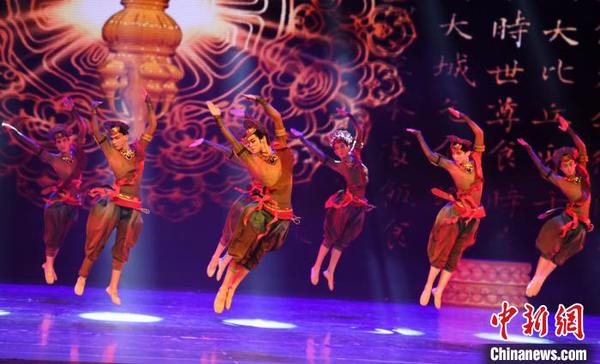 图为剧目《金刚》表演现场?！⊙钛廾?摄