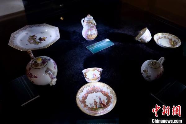 “欧洲瓷器三百年展”。　夏俊龙 摄