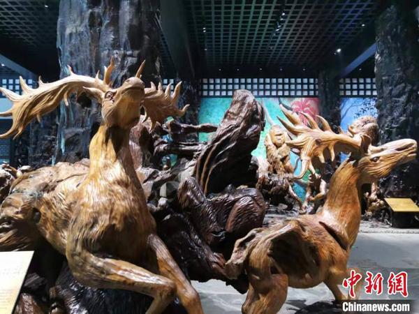 根雕作品 周禹龙 摄